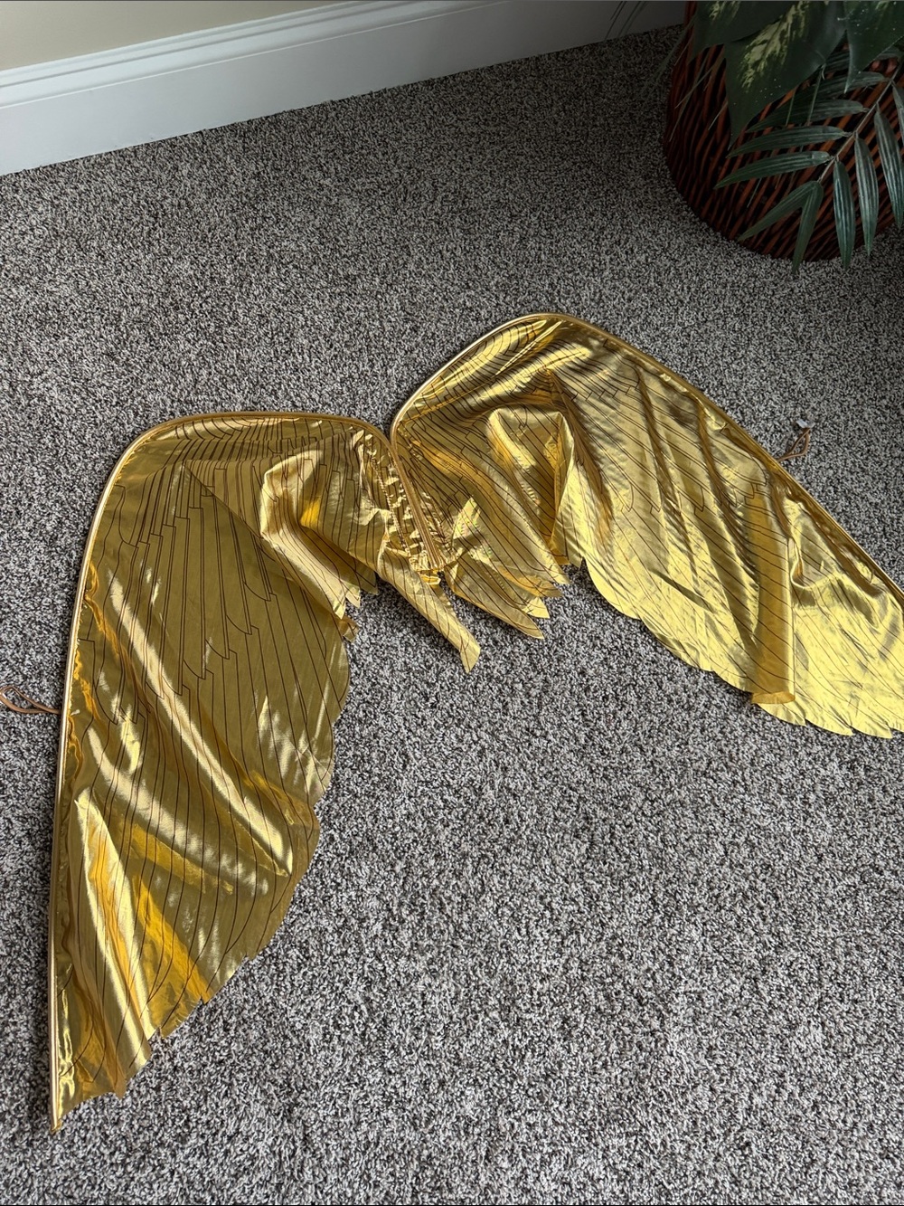 DC Wonder Woman 1984 Golden Armor Costume Adult Size L - Picture 9 of 13